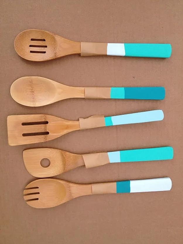 DIY Ombre Spoons, forgiving even if a step turns out a little crooked and warmth that a plain corner was missing