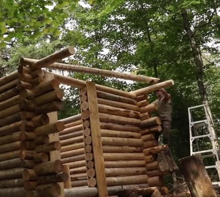 The building of an authentic log cabin using time lapse photography.