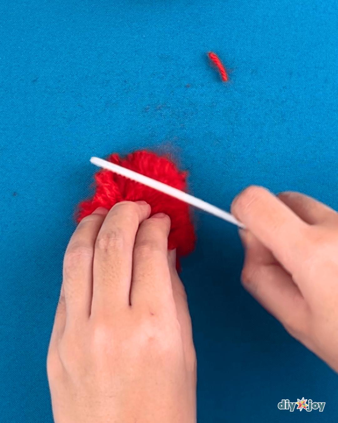 Pom Pom Hearts — easy yarn crafts