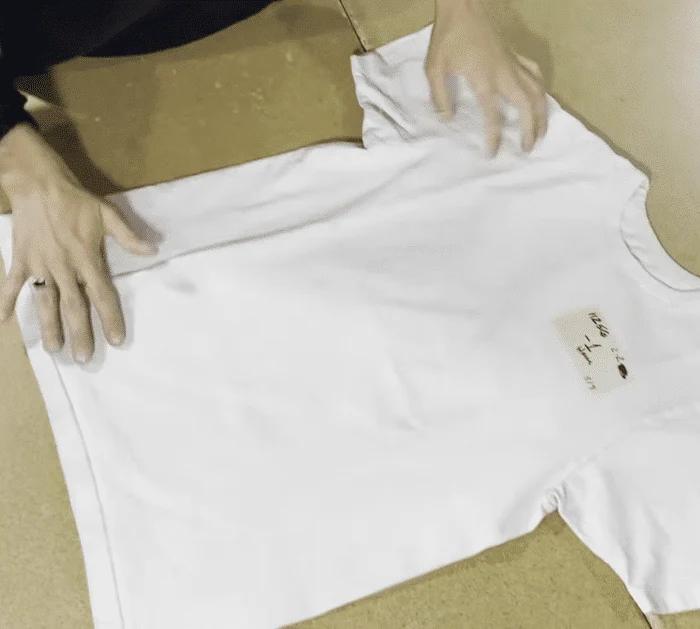 How to Adjust a T-Shirt's Hemline