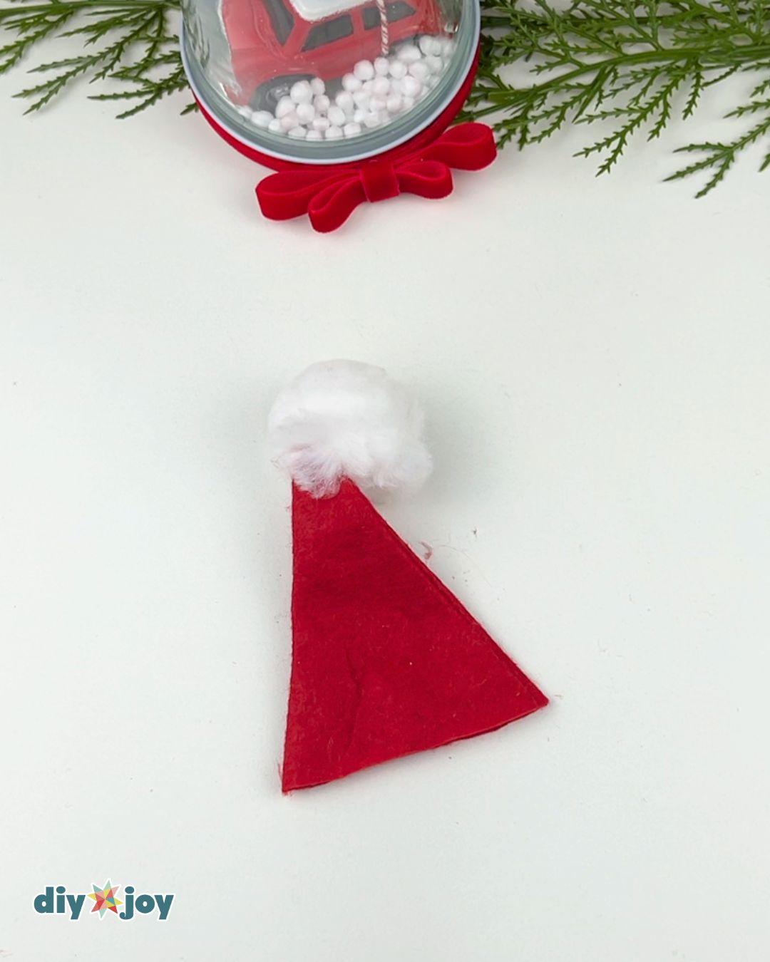 Easy Custom Holiday Wine Labels — mini santa hat for wine