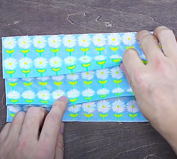 Sew a pleated mask with elastic ear pieces
