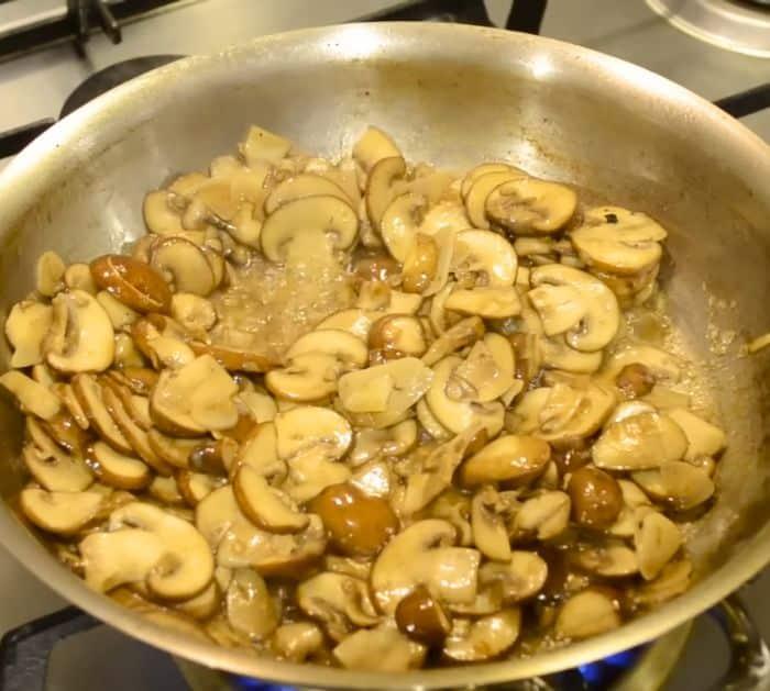 Creamy Garlic Mushroom Sauce Recipe