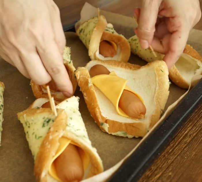 Crispy Garlic Butter Sausage Toast Ingredients