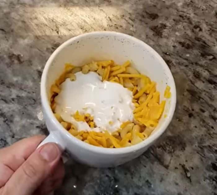 How to Make Mac and Cheese in a Mug