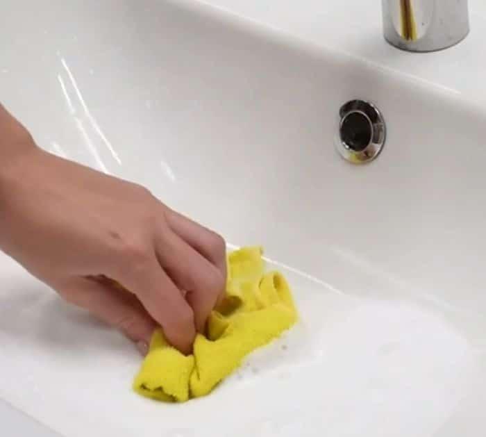 How to Clean Sink Drain