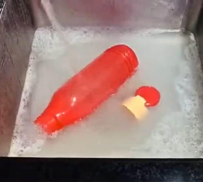 What You Need to Remove Odor From Plastic Bottles