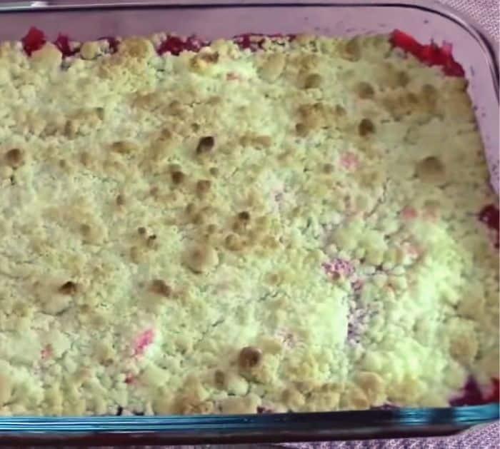 How To Make Strawberry Cheesecake Dump Cake
