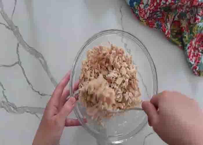 Flaking the tuna for the Mexican tuna salad