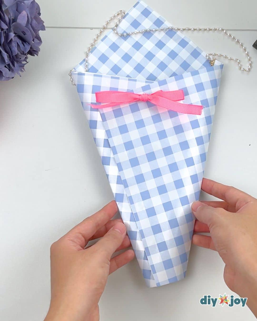 Easy Mothers Day Gift Flower Bouquet — easy flower bag tutorial