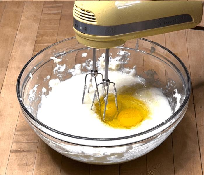 Cake Mix Recipe for Homemade Strawberry Cake That Stays Moist