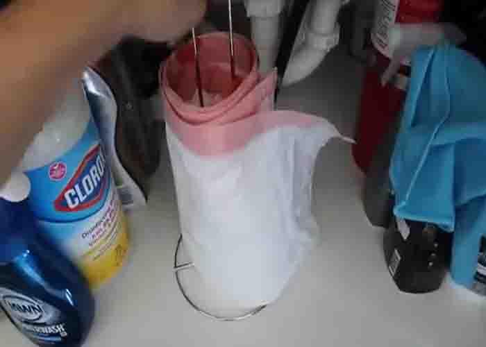 Organizing trash bags using a paper towel holder