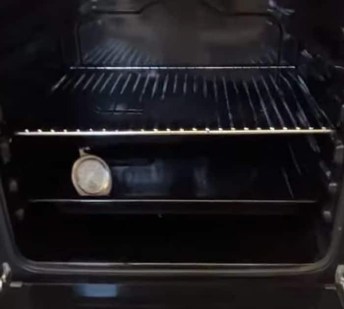Easy Way to Clean Oven Buildup