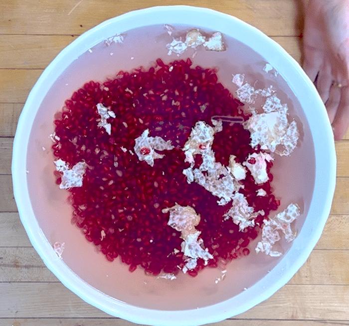 Easy peel a pomegranate in under a minute tutorial — no mess way to get pomegranate seeds