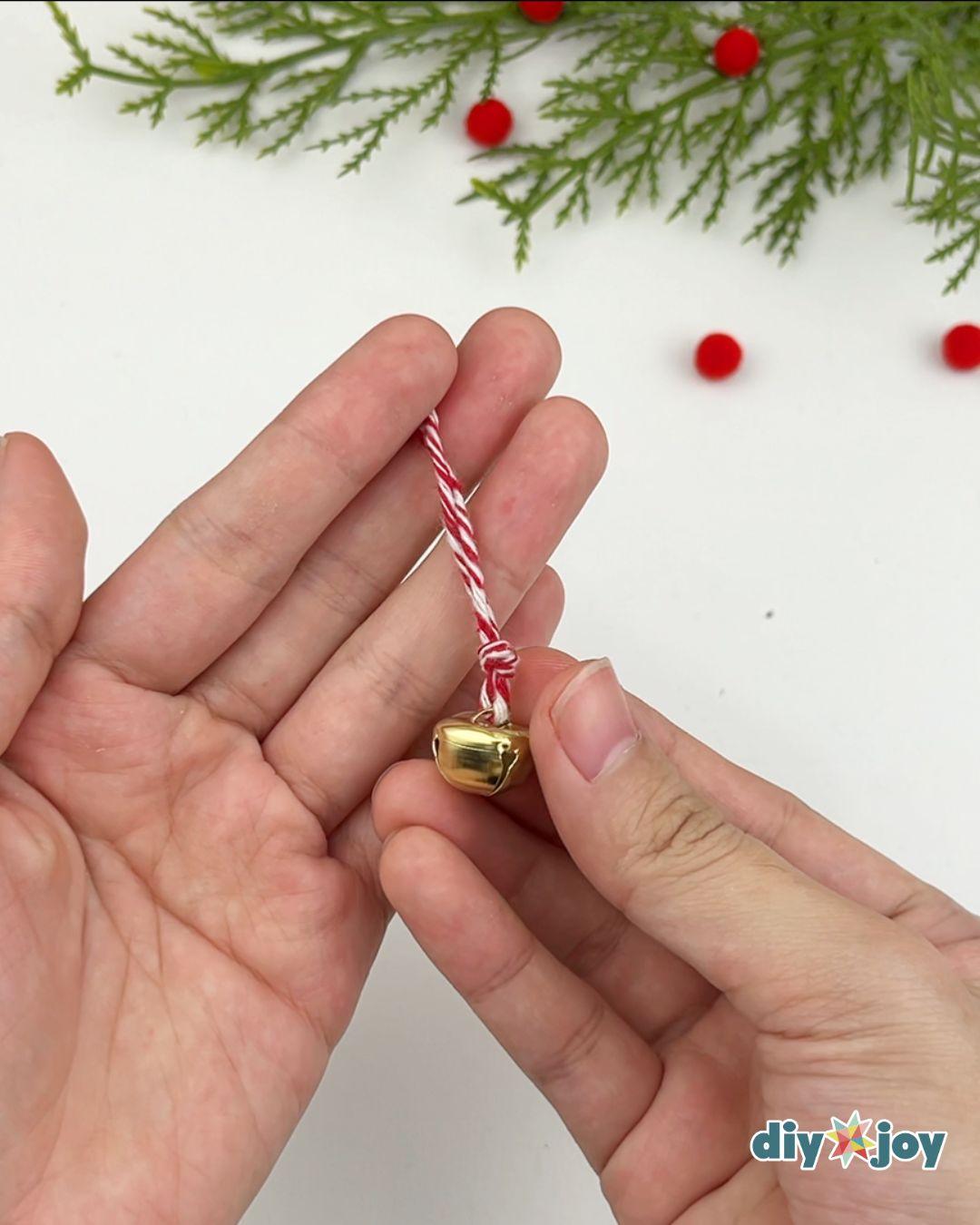 Easy Christmas Ornament Pipe Cleaners — making the bell