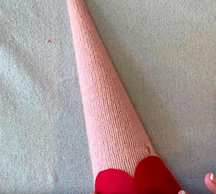 Learn to make a cute DIY Valentine Cheerful Gnome Couple