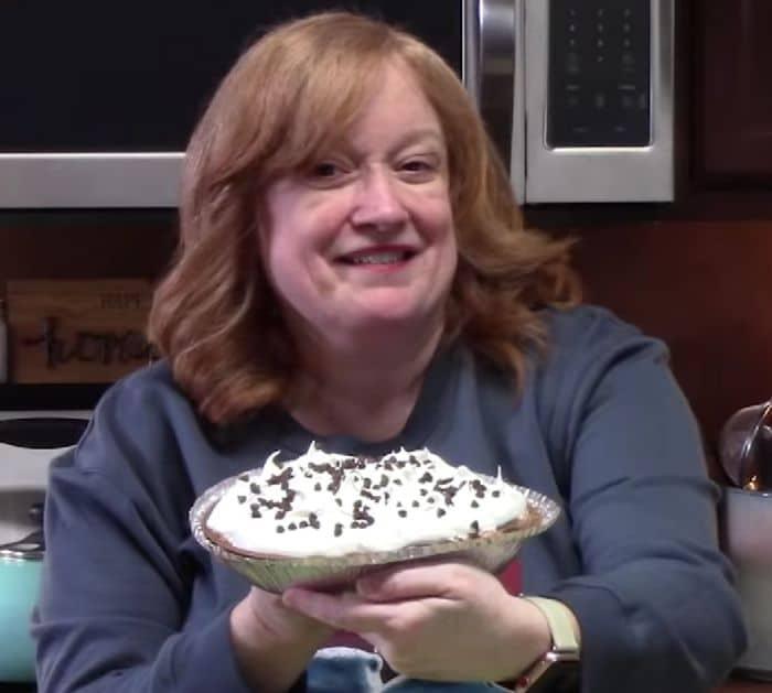 Easy to Make No-Bake Creamy Chocolate Pie