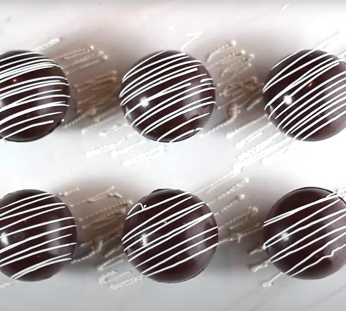 Decorating Hot Chocolate Bombs