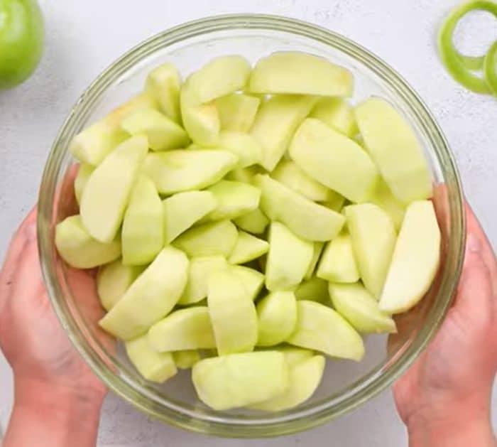 Easy Slow Cooker Applesauce Ingredients