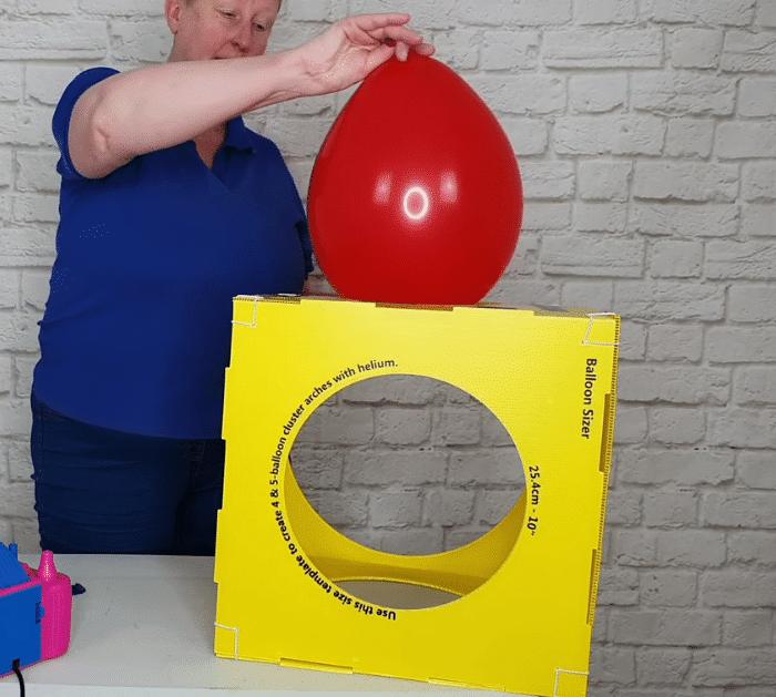 How to Make a 4th of July Balloon Arch