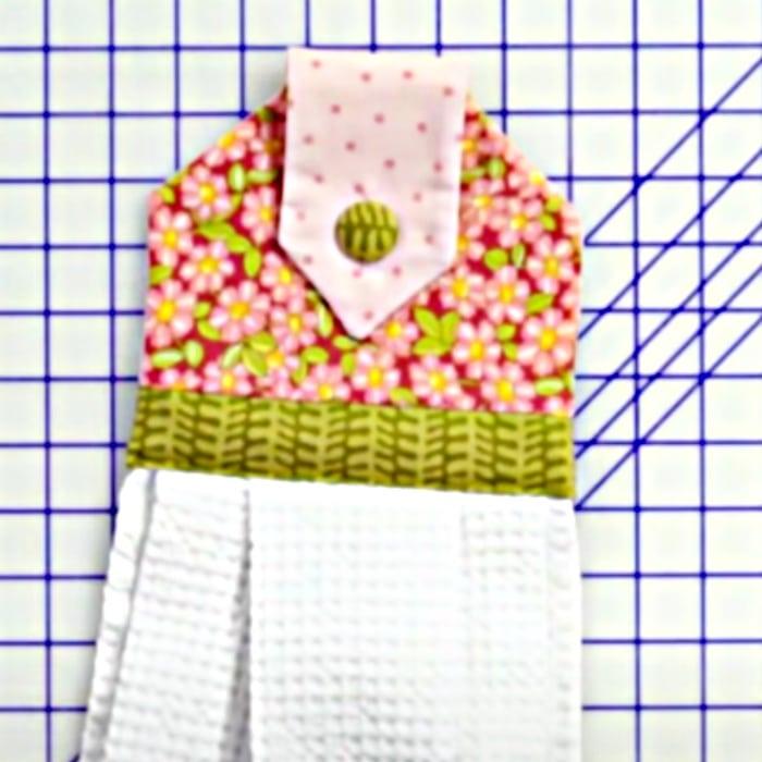 DIY Looped Tea Towel - How To Make An Attachable Tea Towel - Easy Kitchen Decor