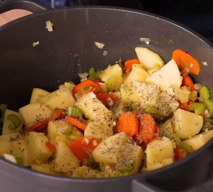 Easy-To-Make Creamy Vegetable Soup Recipe
