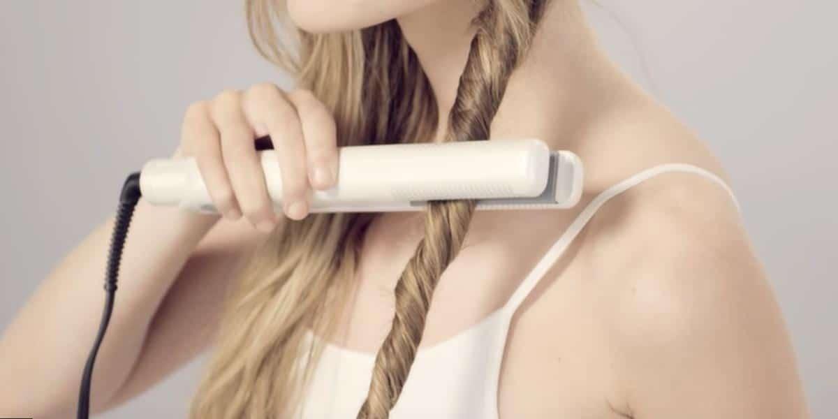 Watch How She Does Stunning Beachy Waves The Easy Way!