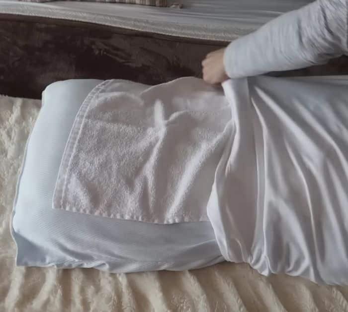 Easy Way To Clean Your Pillows And Make Them Smell Fresh