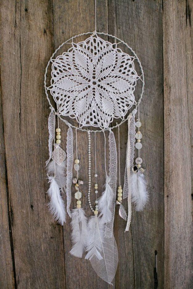 DIY Dreamcatcher, a boho decor idea, easy to fit into a free afternoon and a result that photographs beautifully