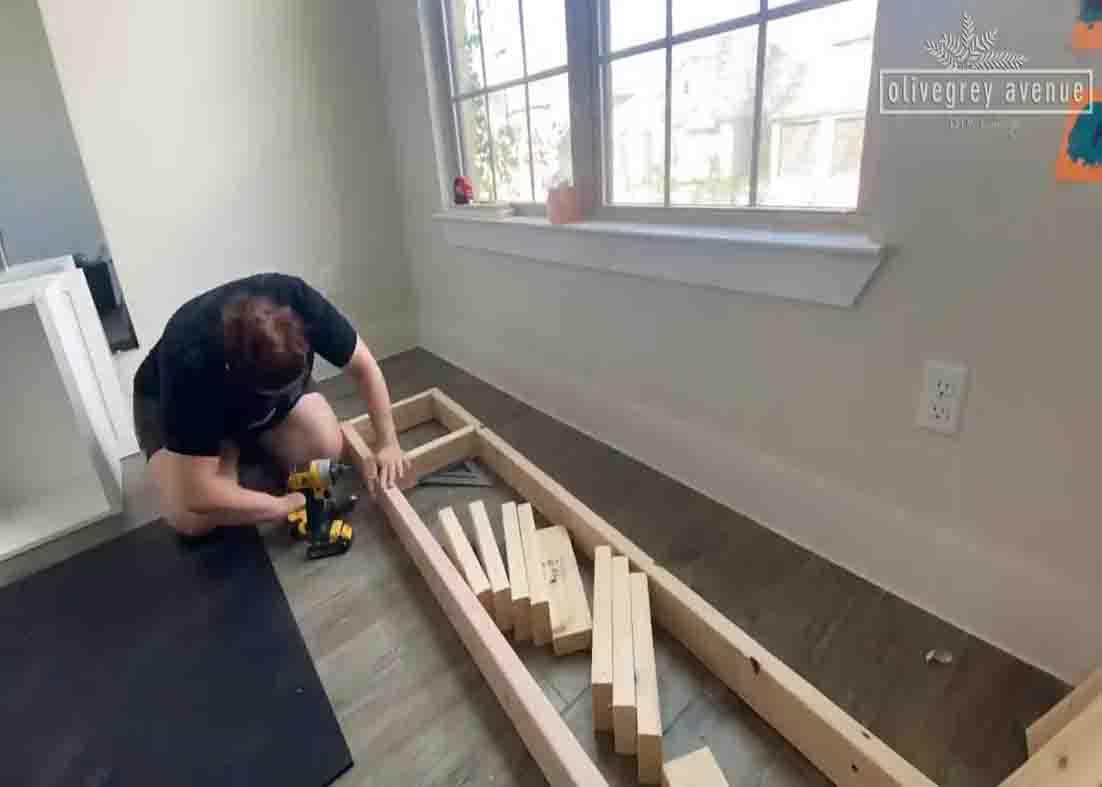 Building the frame of the besta drawers