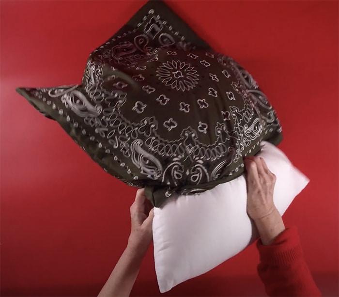 How to make a bandana pillows — how to stuff bandana pillow diy