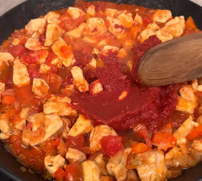 Easy and Delicious Chicken Tomato Pasta Ingredients