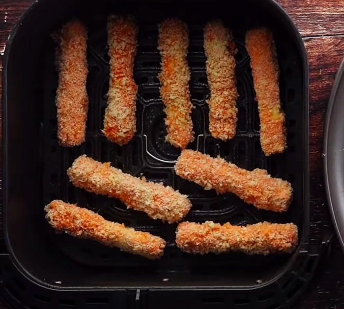 85 Calorie Air Fryer Mozzarella Sticks Recipe! | Low Calorie, Low Carb, High Protein!