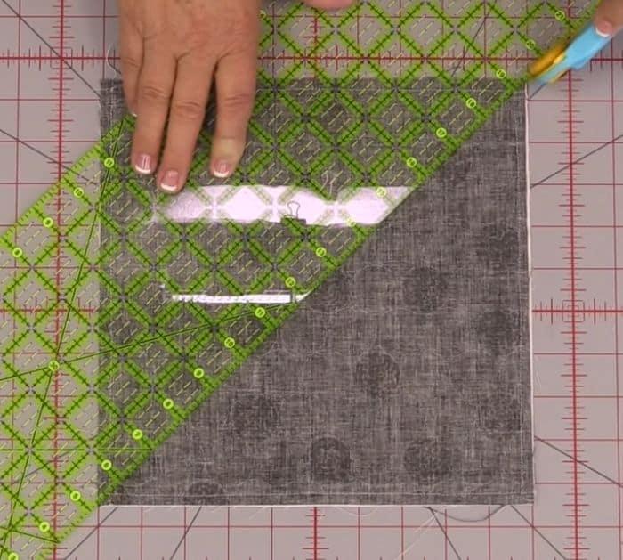 Half Square Triangles Around the World Quilt With Jenny Tutorial