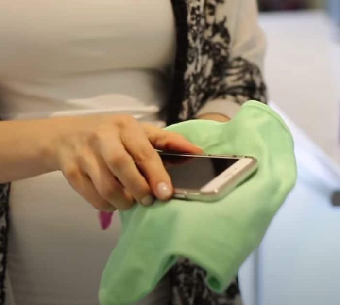 How to clean electronics using rubbing alcohol safely