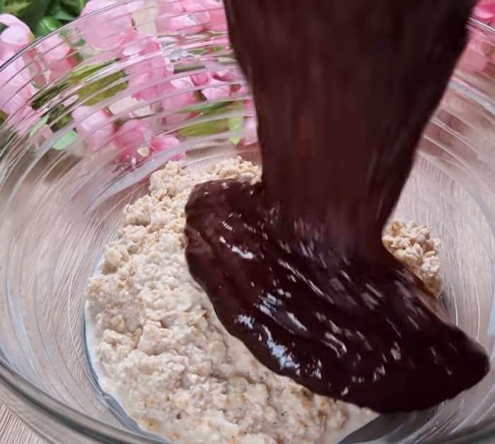 7-Ingredient Banana Chocolate Cake Recipe