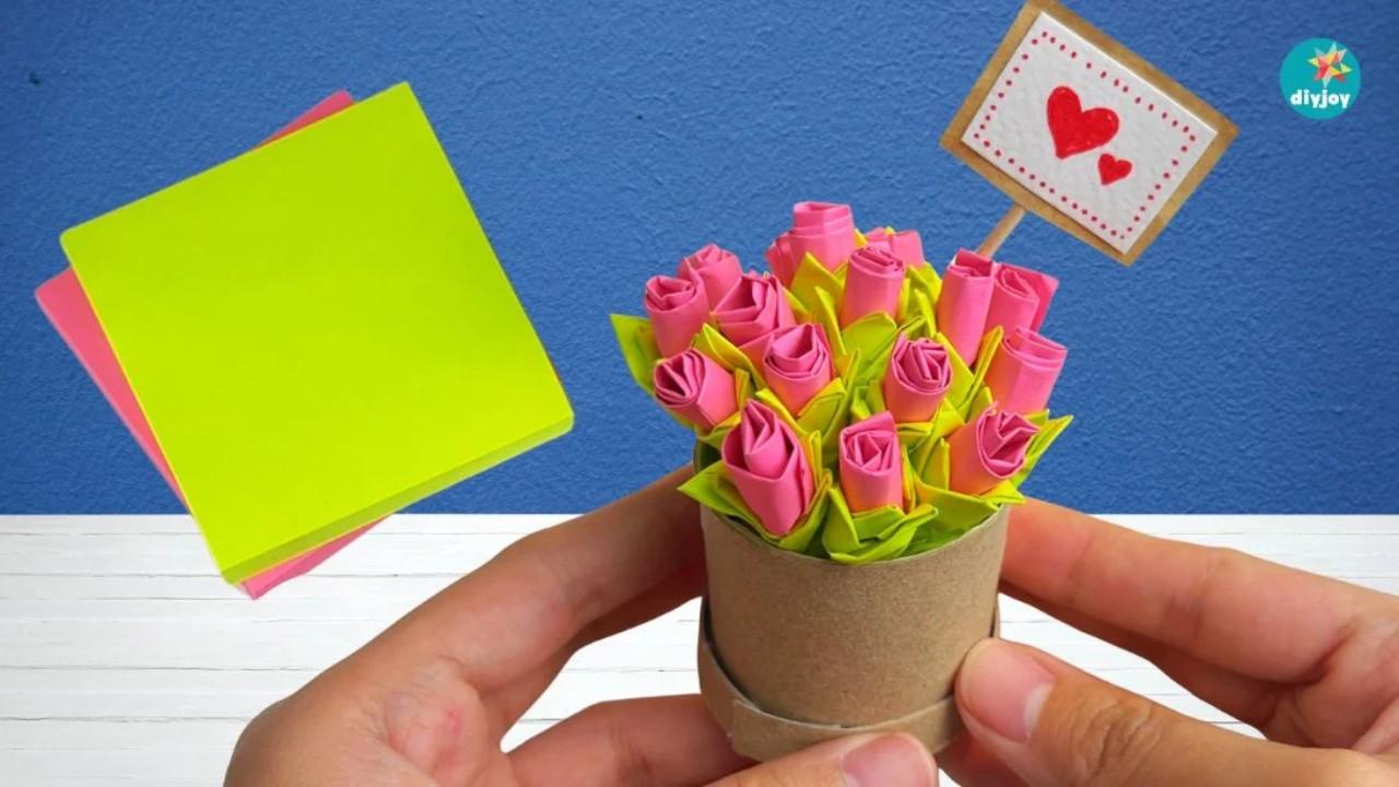 How to Make Paper Flowers With Post-It Notes