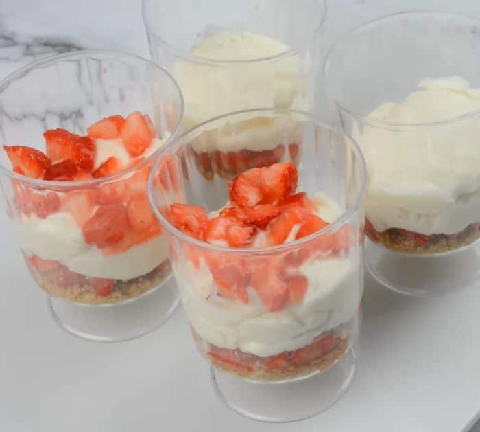 5-Minute No-Bake Strawberry Cheesecake Cups Recipe