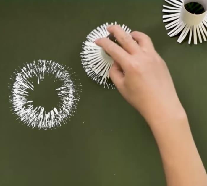 Cheap Crafts - Easy Craft Ideas DIY - Make a dandelion painting with toilet paper rolls