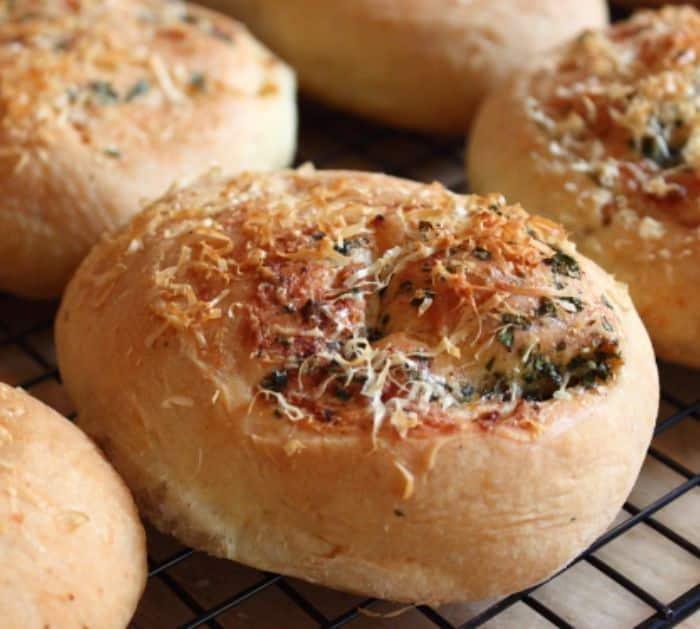 How To Make No-Knead Garlic Parmesan Dinner Rolls