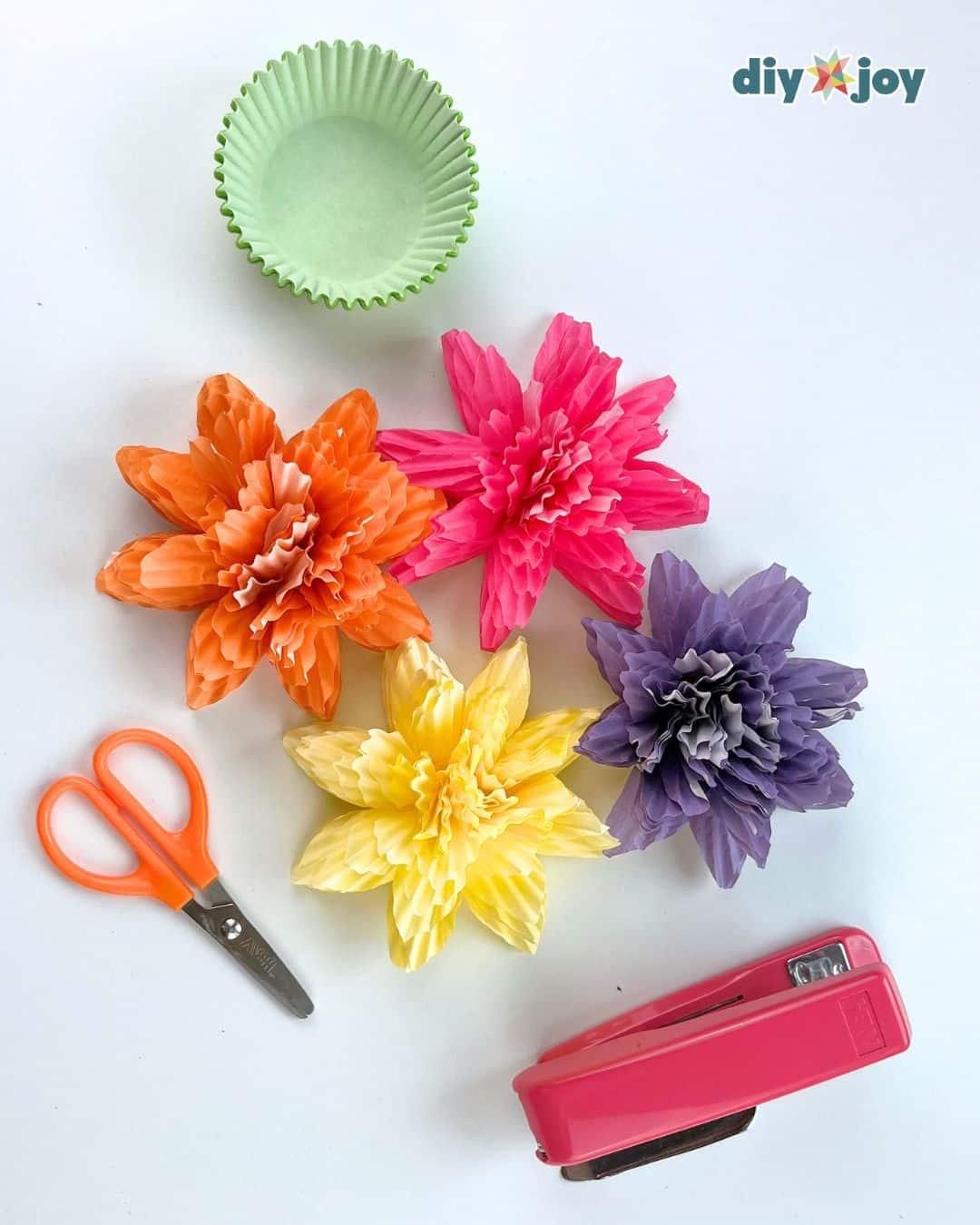 Easy Paper Flowers Cupcake Liners