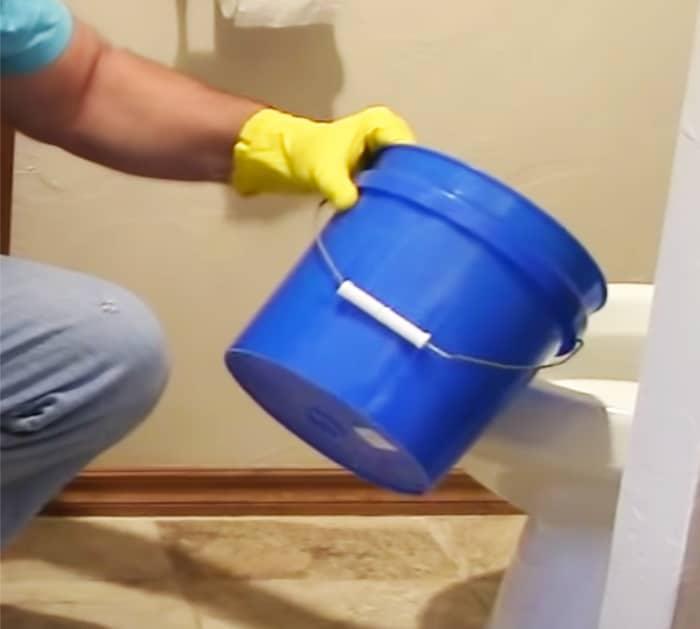 Use Hot Water and Dish Soap To Unclog Toilet - DIY Cleaning Tips and Tricks - Bathroom Cleaning Hacks
