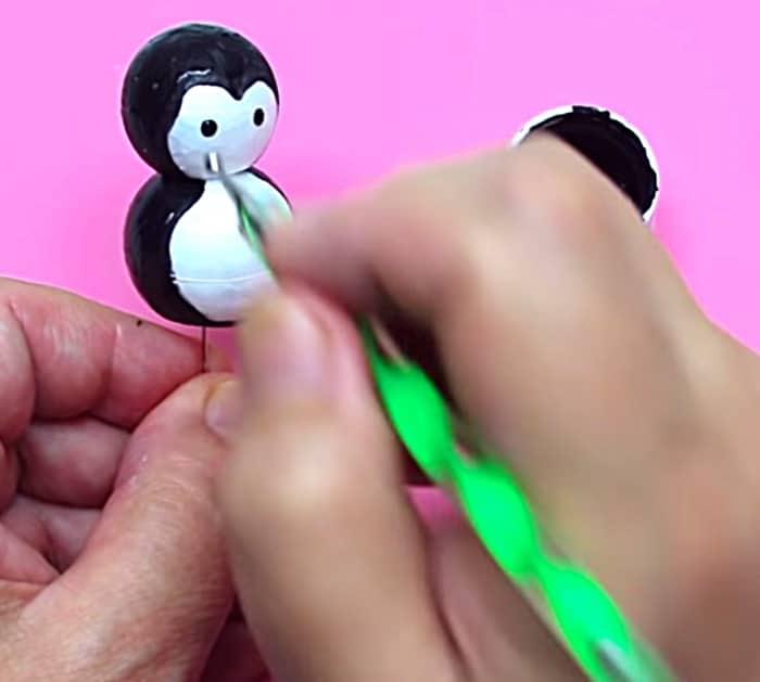 Learn to make DIY Penguin family ornaments DIY Decor