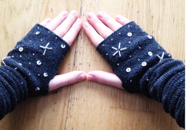 DIY Arm Warmers, budget friendly using stuff already sitting in a bin and warmth that a plain corner was missing