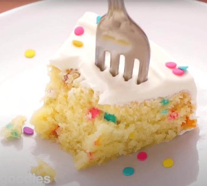How to Make Vanilla Cake in a Blender