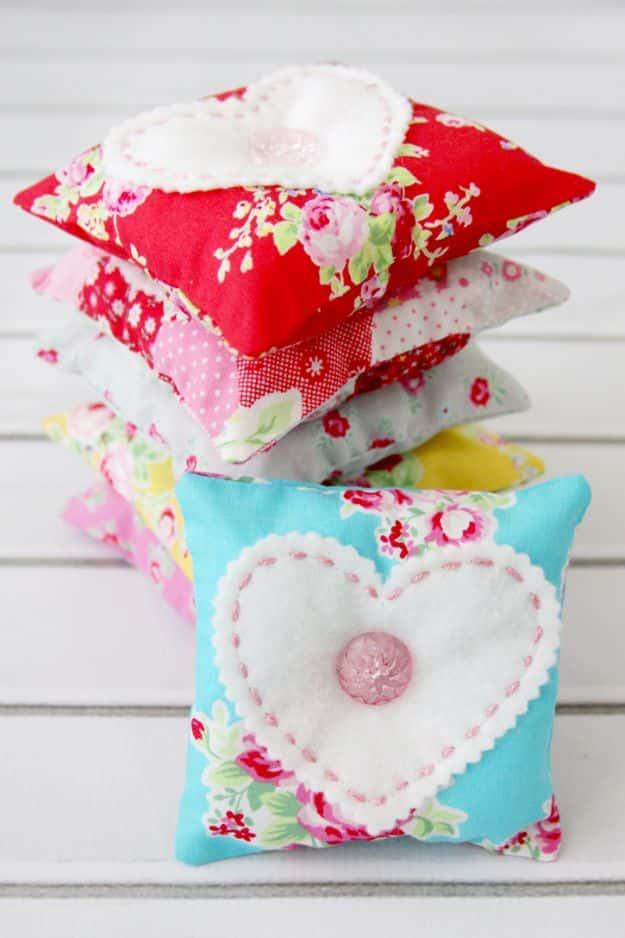 Easy Sewing Projects To Sew For Gifts - DIY Photo Pillows - Simple Sewing Tutorials and Free Patterns for Making Christmas and Birthday Presents - Cheap Ideas to Make and Sell on E