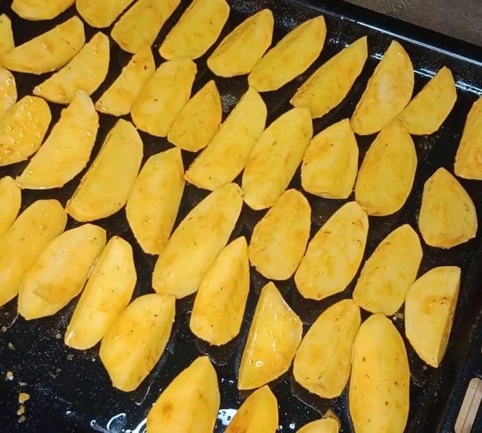 Easy To Make Baked Potatoes with Creamy Dipping Sauce