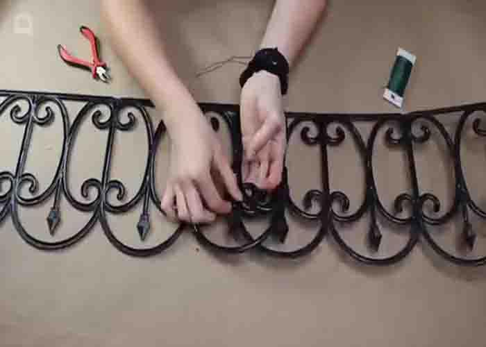 Assembling the outdoor DIY flower basket