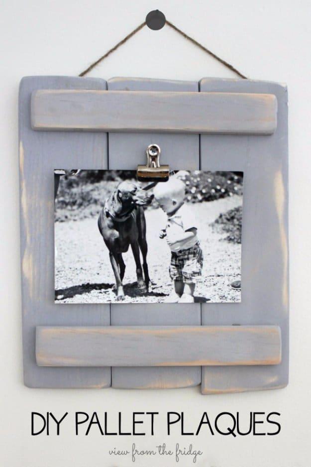 DIY Pallet Plaques, a simple craft using basic stencils and paint and a thoughtful handmade gift idea