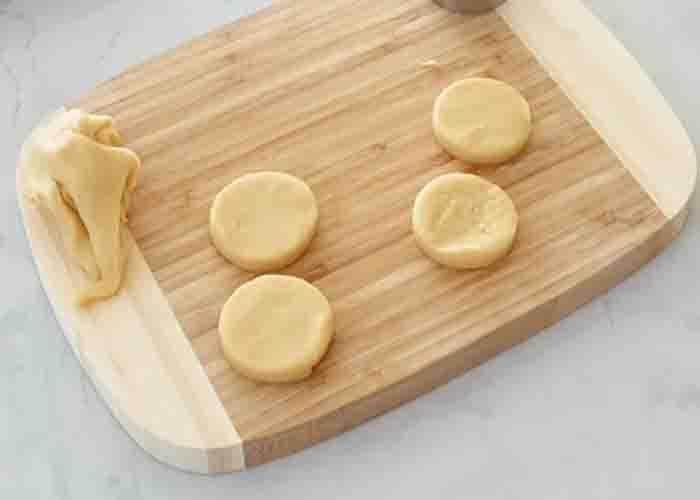 Making homemade butter cookies